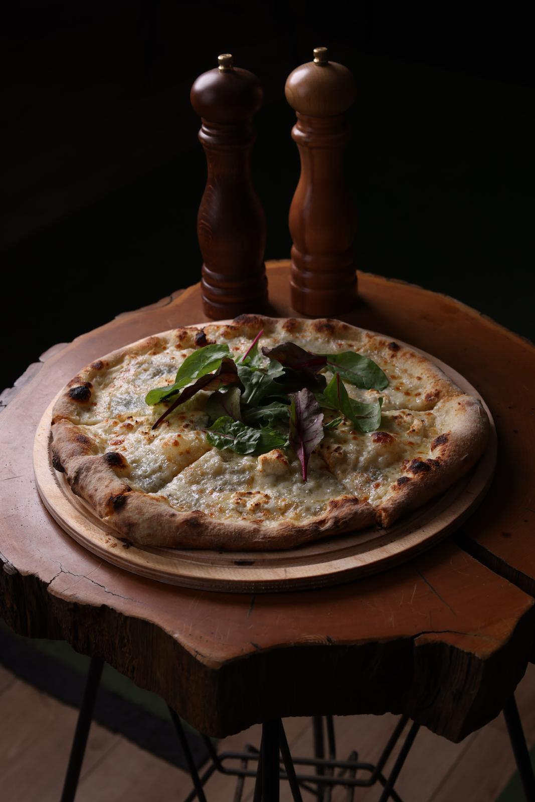 Dört Peynirli Pizza