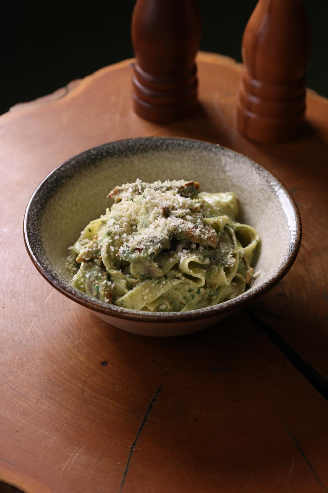 Tavuklu-Mantarlı Pesto Soslu Fettucini